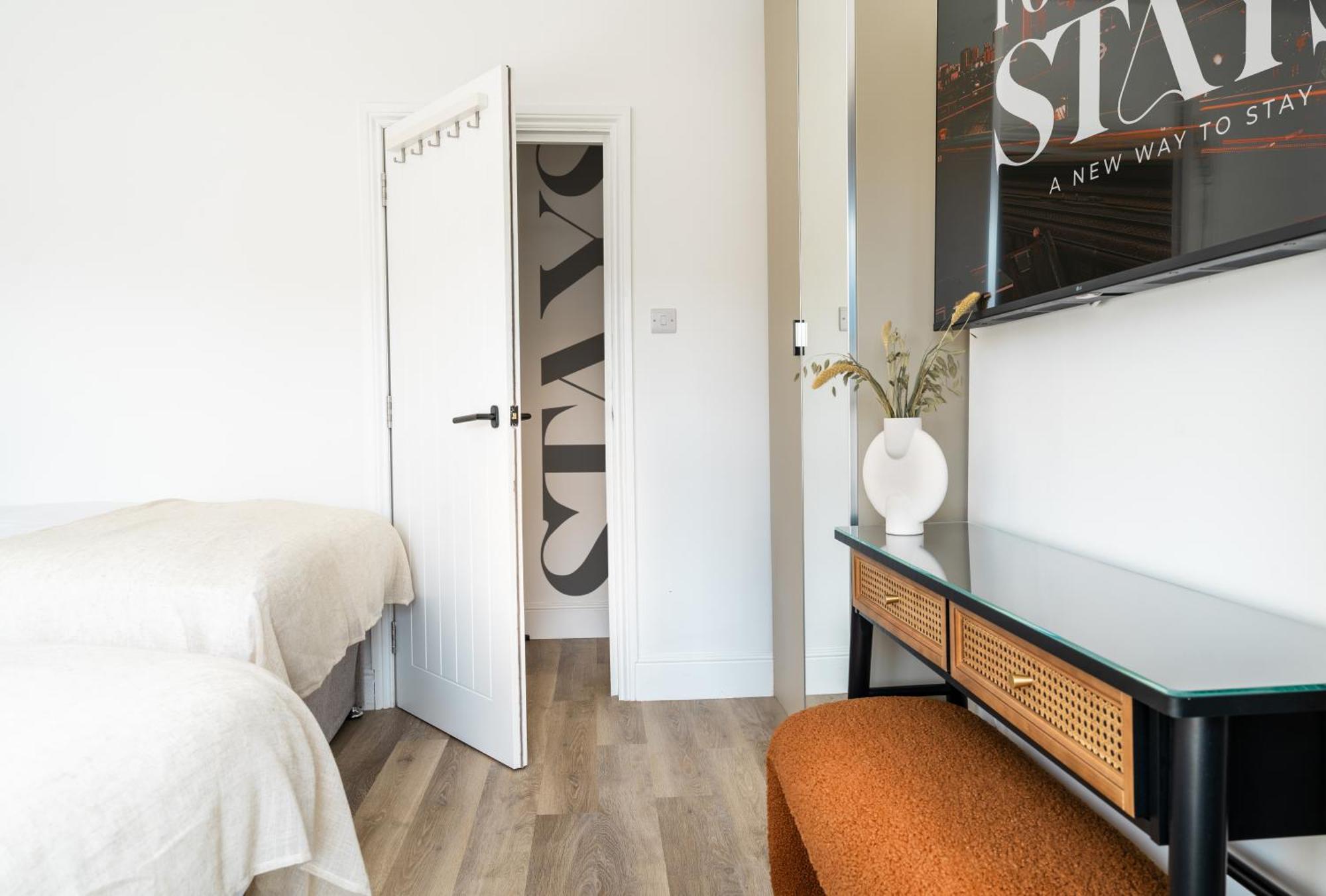 Newly Designed, 2Br Apt, 5Min From Northwood London Tube Station, Nato Hq, Ideal For Wembley, Warner Studio, Contractors Eksteriør bilde